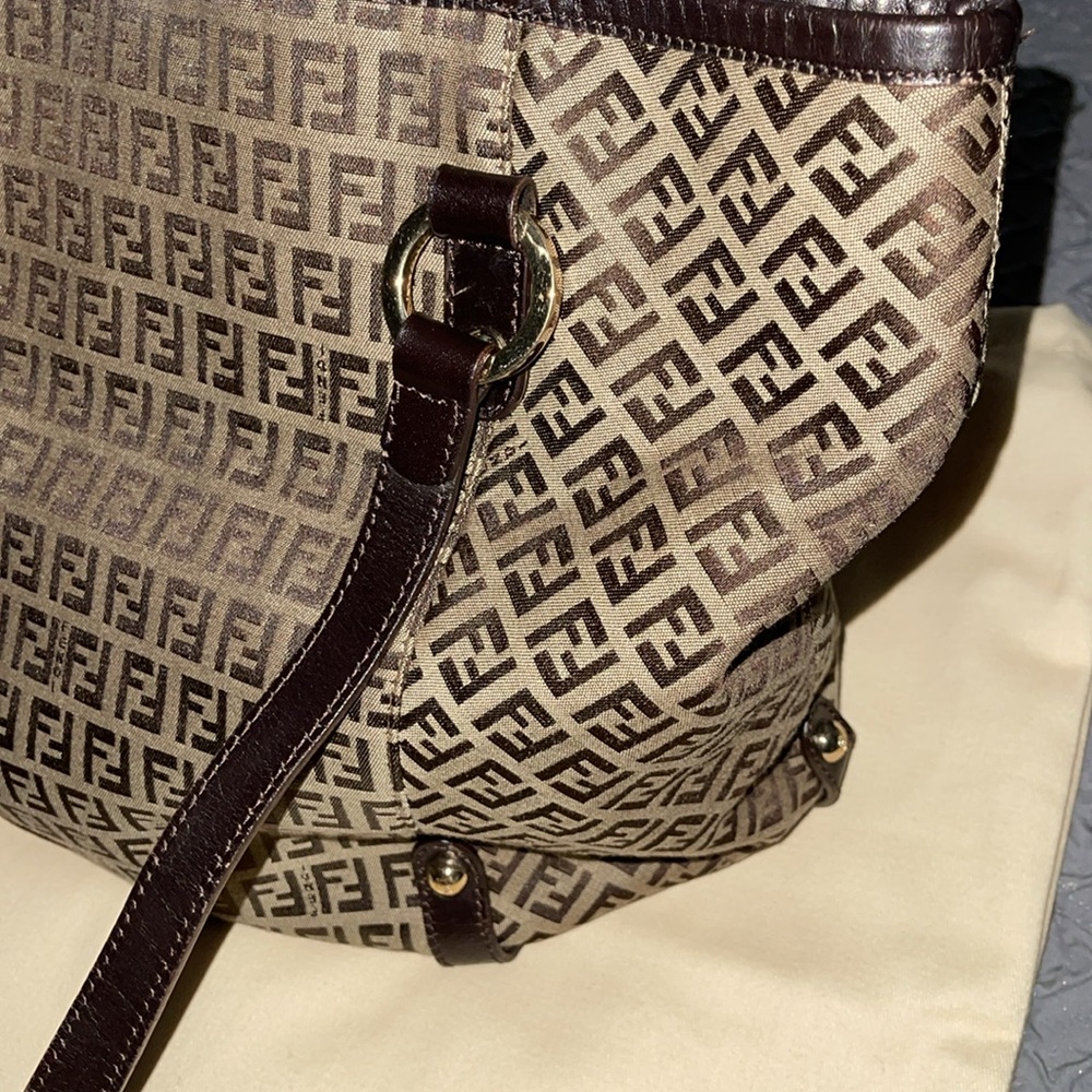 Preloved Fendi should bag great condition has some light scuffs on one corner.. - Picture 4 of 17